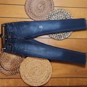 I&M dark wash med rise skinny jeans. NWOT size 3